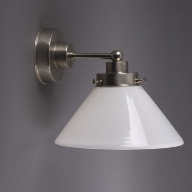 Wall lamp cono with squarish, matted nickel finish